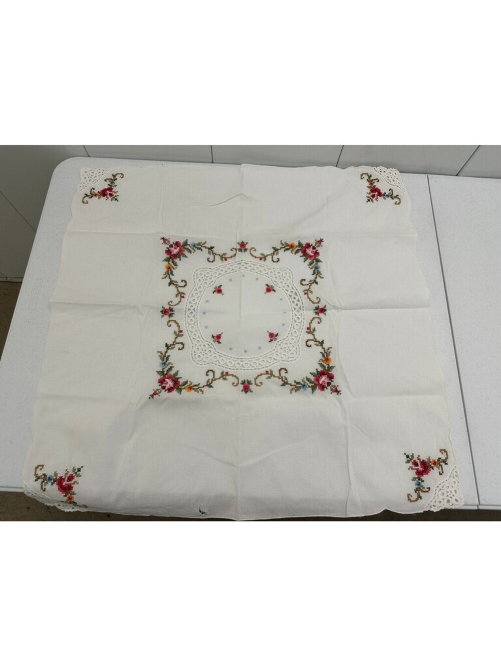 Vintage Embroidered Card Table Tablecloth Topper Flower Floral Cutwork Blooms